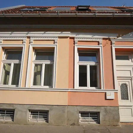 Simonffy Apartman شقة