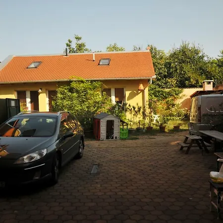 شقة Simonffy Apartman *