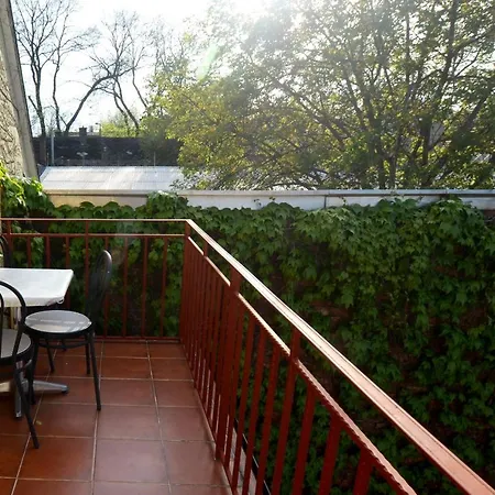 Simonffy Apartman شقة *